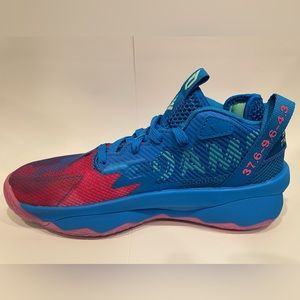 Adidas Dame 8 “battle of the Bubble”